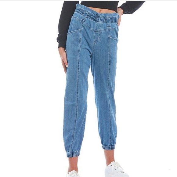 Frayed Jogger Jeans - Picture 2 of 9